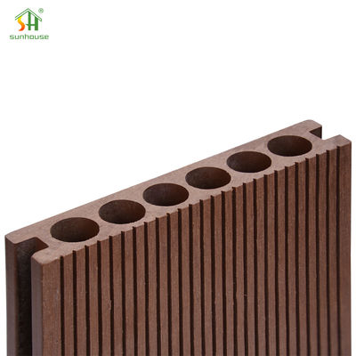 Bom preço. Pavimento de piso de WPC composito resistente aos raios UV e à prova de desbotamento on-line