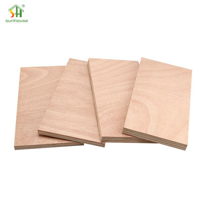 Bom preço. Placa de madeira compensada de melamina laminada decorativa para uso de decoração interior e exterior on-line