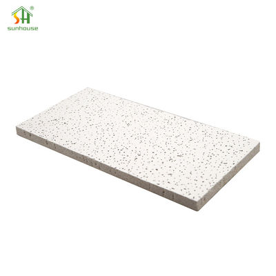 Bom preço. Placa de telha de teto de fibra mineral acústica com classificação de fogo para uso de decoração interior e exterior on-line