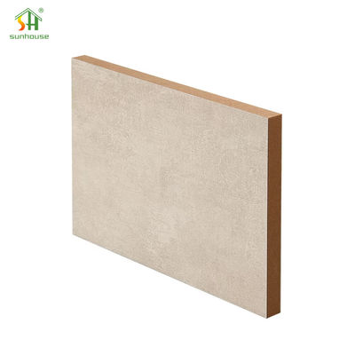 Bom preço. Placa de MDF de melamina MDF folheado resistente à umidade para uso de decoração interior e exterior on-line