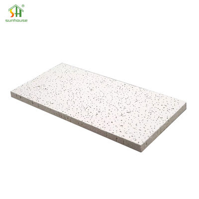 Bom preço. Telhas de teto de fibra mineral à prova d'água para uso em decoração de interiores e exteriores on-line