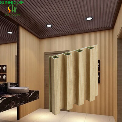 Bom preço. Painel de Parede Ranhurado WPC Painel de Parede Interior Spot Goods Revestimento de PVC Composto Plástico para Escola Hotel Villa Apartamento on-line